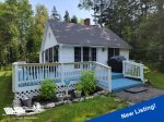 2 bedroom, 1 bath lovely cottage with beach access on Sheepscot River